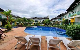 Casa em Condomínio Fechado com Sauna e Piscina